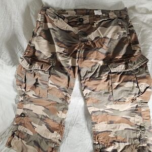 Lucky Brand Earth Tone Camouflage Cargo Cropped Pants